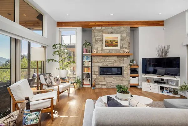 38561 Sky Pilot DR, Squamish, BC V8B 0T6