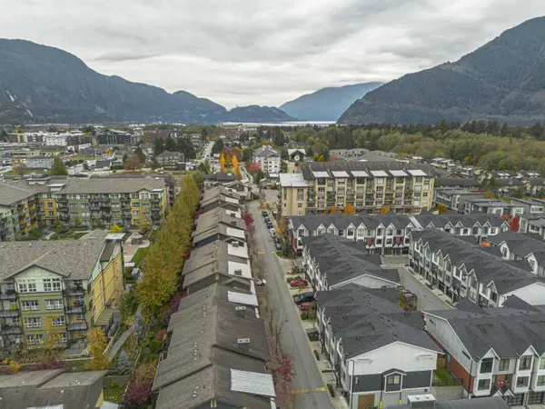 38358 Summits View DR, Squamish, BC V8B 0V9