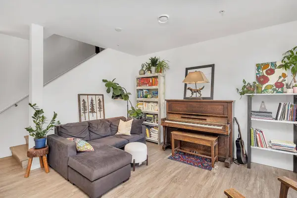 37762 Third AVE #301, Squamish, BC V8B 1C3