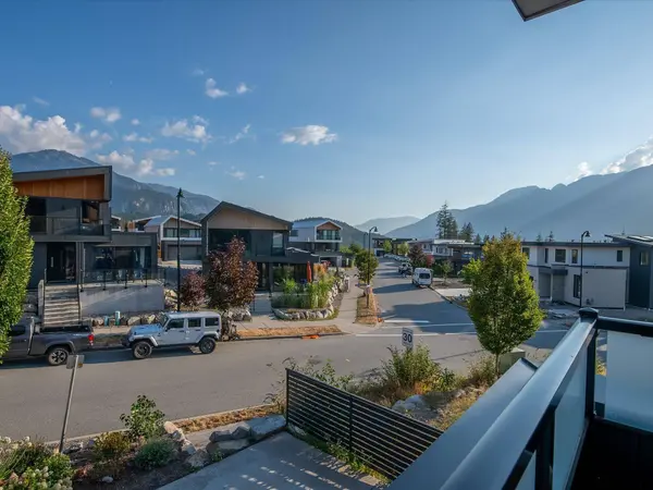 2929 Snowberry PL, Squamish, BC V8B 1B1