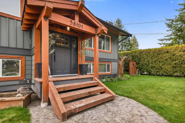 38101 Chestnut AVE, Squamish, BC V8B 0X6