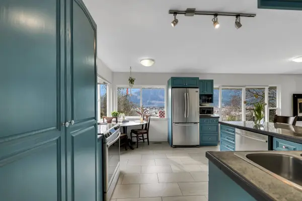 38273 View PL, Squamish, BC V8B 1T0