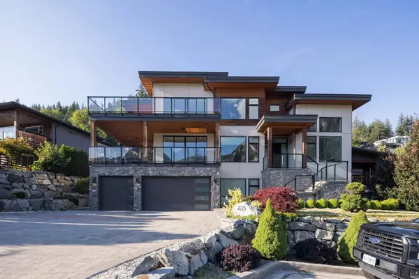 2213 Windsail PL, Squamish, BC V8B 0T6