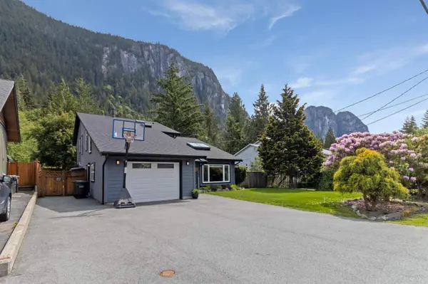 38582 Westway AVE, Squamish, BC V8B 0L6