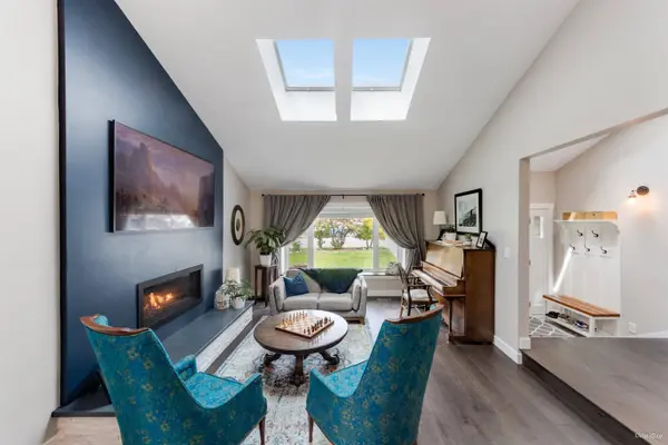 38582 Westway AVE, Squamish, BC V8B 0L6