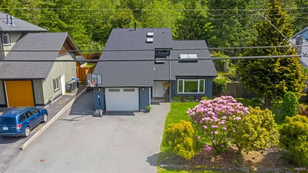 38582 Westway AVE, Squamish, BC V8B 0L6