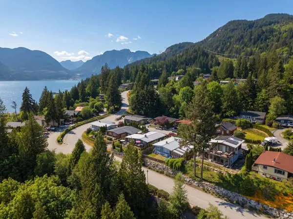624 Lower CRES, Britannia Beach, BC V8B 1J1