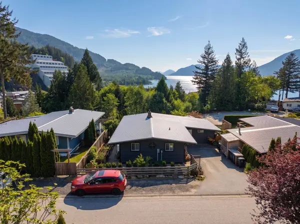 624 Lower CRES, Britannia Beach, BC V8B 1J1