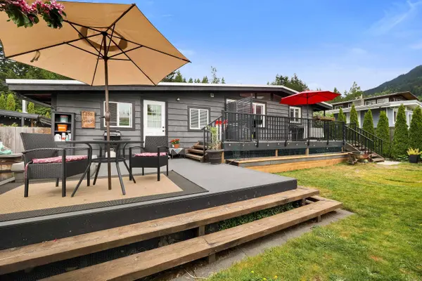 624 Lower CRES, Britannia Beach, BC V8B 1J1