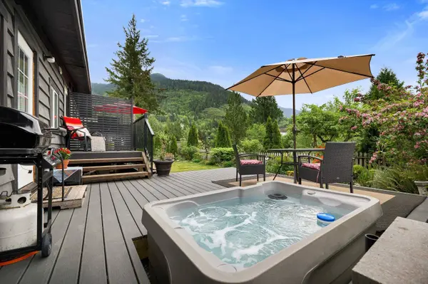 624 Lower CRES, Britannia Beach, BC V8B 1J1