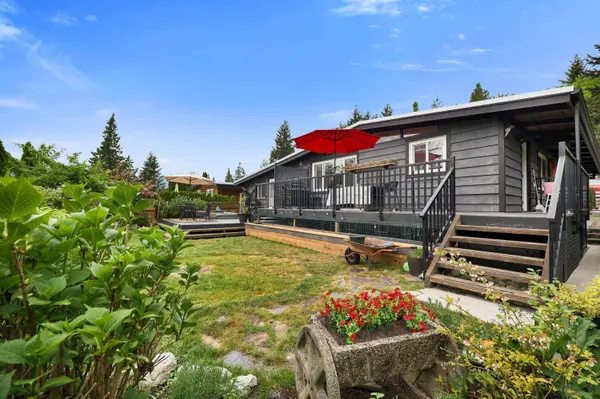 624 Lower CRES, Britannia Beach, BC V8B 1J1