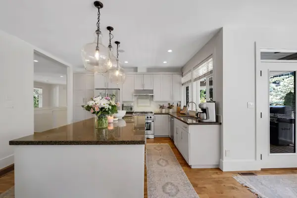 1001 Condor PL, Squamish, BC V8B 0P4