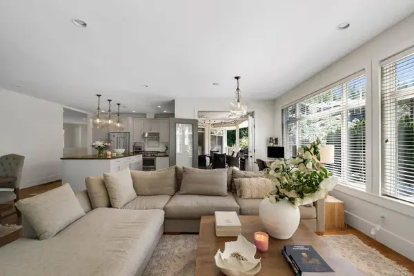 1001 Condor PL, Squamish, BC V8B 0P4