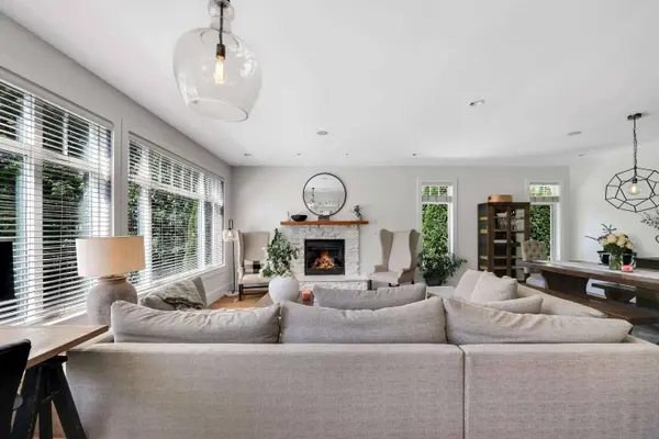 1001 Condor PL, Squamish, BC V8B 0P4