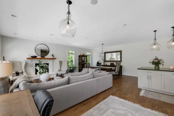 1001 Condor PL, Squamish, BC V8B 0P4