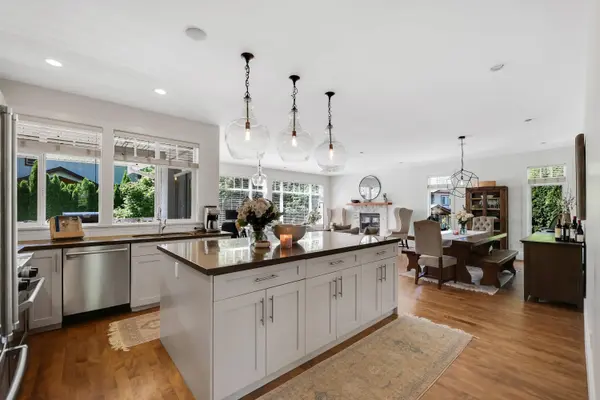 1001 Condor PL, Squamish, BC V8B 0P4