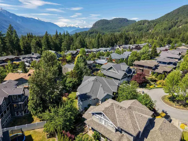 1001 Condor PL, Squamish, BC V8B 0P4