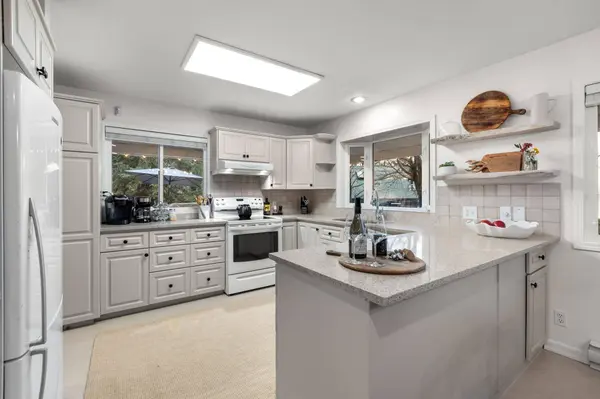 7388 Rockwell PL, Harrison Hot Springs, BC V0M 1A0