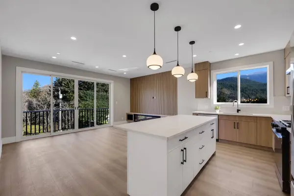 1352 Judd RD, Squamish, BC V0N 1H0