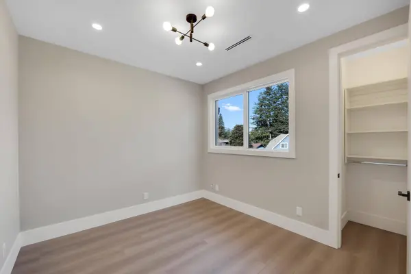 1352 Judd RD, Squamish, BC V0N 1H0
