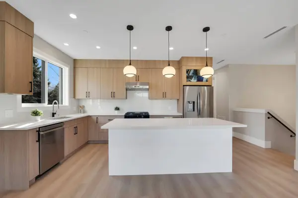 1352 Judd RD, Squamish, BC V0N 1H0
