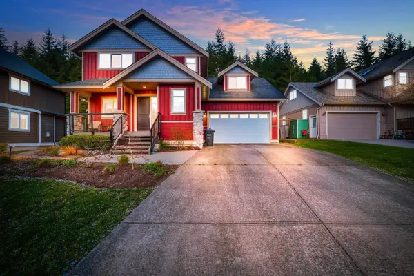 38618 Cherry DR, Squamish, BC V8B 0C2