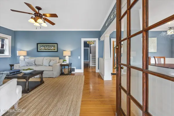 1011 Thompson PL, Knoxville, TN 37917