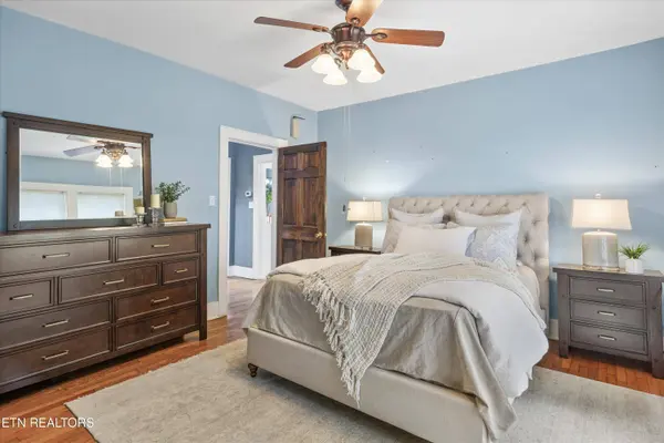 1011 Thompson PL, Knoxville, TN 37917