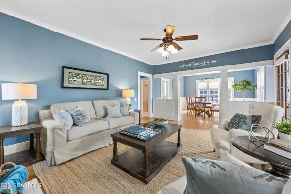 1011 Thompson PL, Knoxville, TN 37917