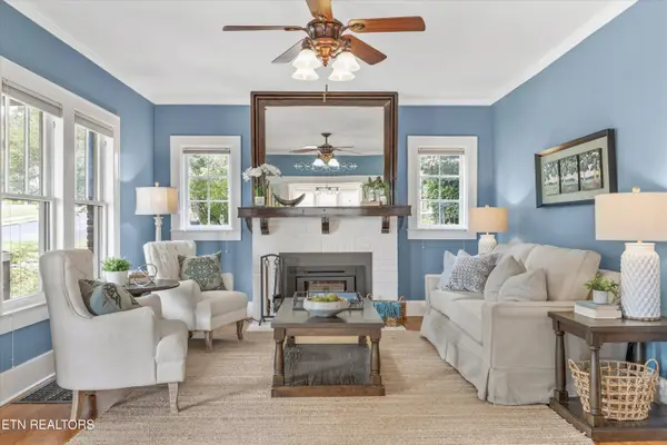 1011 Thompson PL, Knoxville, TN 37917