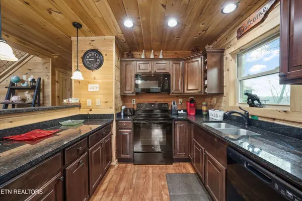 2906 Joyner Hills LN, Sevierville, TN 37876