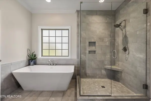 947 Westland Creek Blvd, Knoxville, TN 37923