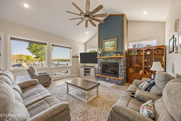 1118 Hileah DR, Crossville, TN 38572