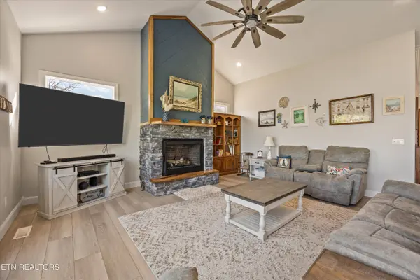 1118 Hileah DR, Crossville, TN 38572