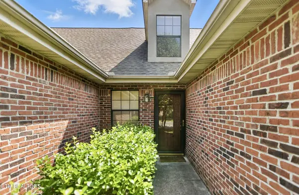 665 Farragut Commons DR, Knoxville, TN 37934