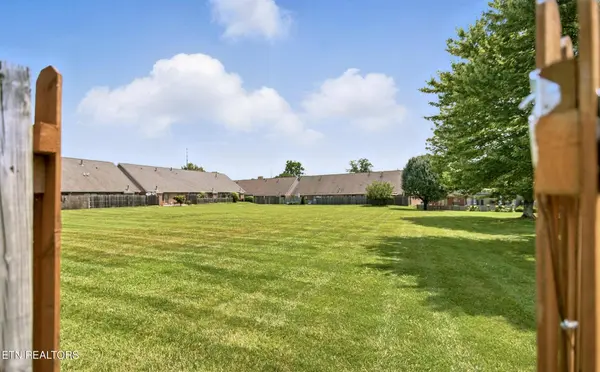 665 Farragut Commons DR, Knoxville, TN 37934