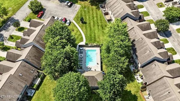 665 Farragut Commons DR, Knoxville, TN 37934