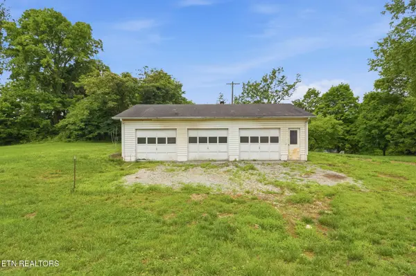 9320 Mascot Rd, Mascot, TN 37806