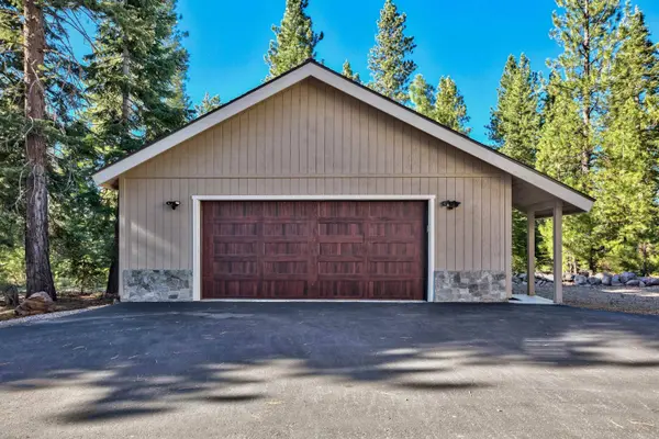 10847 Royal Crest Drive, Truckee, CA 96161