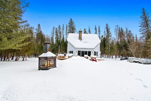 523 Av. de l'Église, Saint-sauveur, QC J0R1R7