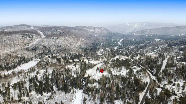 523 Av. de l'Église, Saint-sauveur, QC J0R1R7