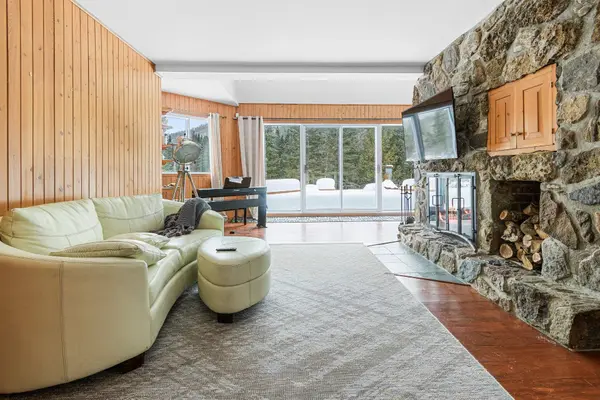 523 Av. de l'Église, Saint-sauveur, QC J0R1R7