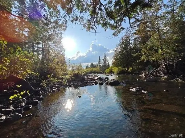 523Z Av. de l'Église, Saint-sauveur, QC J0R1R7