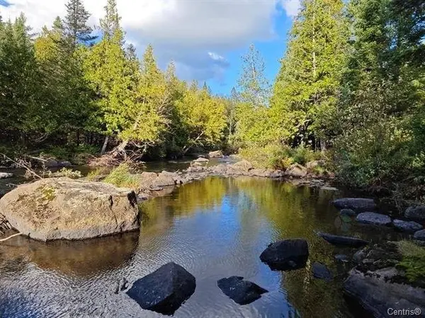 523Z Av. de l'Église, Saint-sauveur, QC J0R1R7