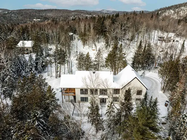 92 Rue Carver, Morin-heights, QC J0R1H0