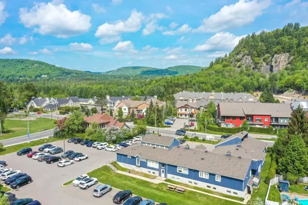 70 Rue Principale, Saint-sauveur, QC J0R1R6