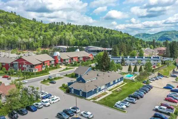 70 Rue Principale, Saint-sauveur, QC J0R1R6