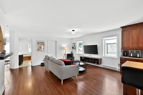 331 Mtée Gagnon #A, Bois-des-filion, QC J6Z2X1