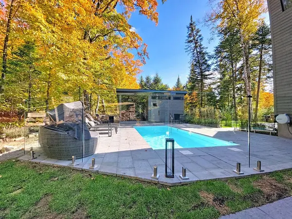 42 Rue du Portail, Morin-heights, QC J0R1H0