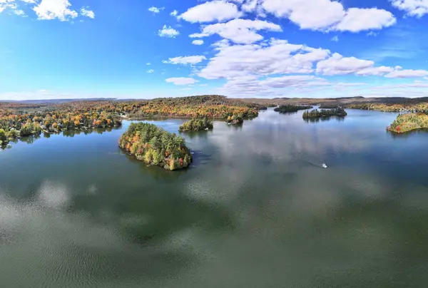 Lac-des-Quatorze-Îles #ÎLE O, Saint-hippolyte, QC J8A3N4